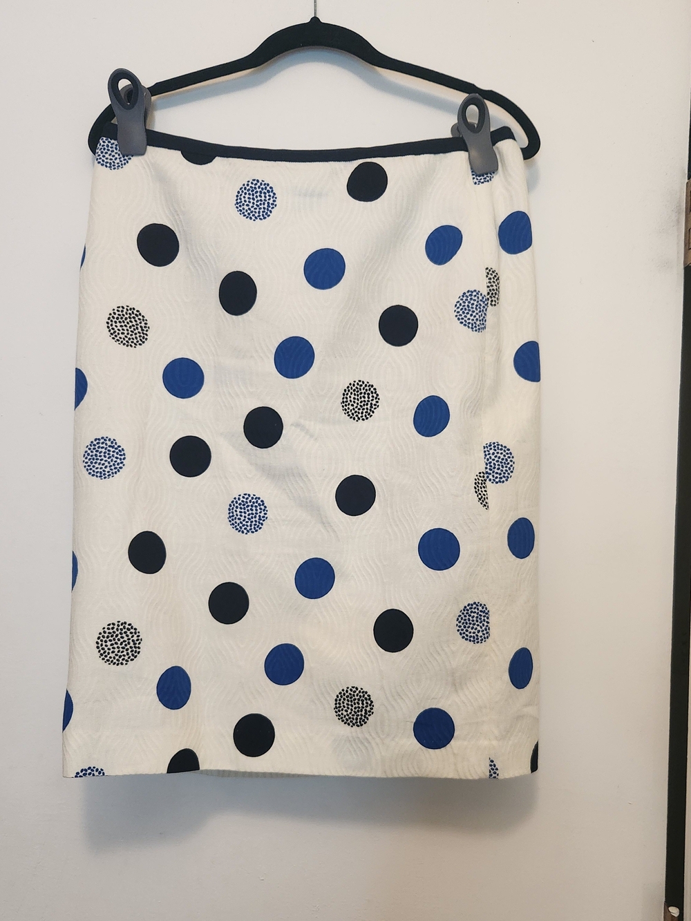 Talbots White Pencil Skirt with Blue and Black Polka Dots